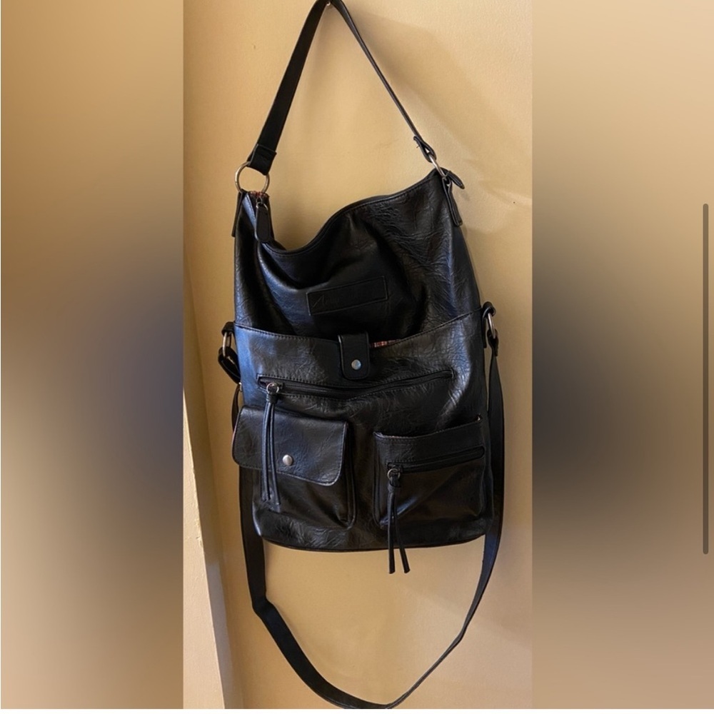 American Eagle AE Vegan Black Leather
Multipocket Crossbody Tribal Bag - Picture 15 of 16